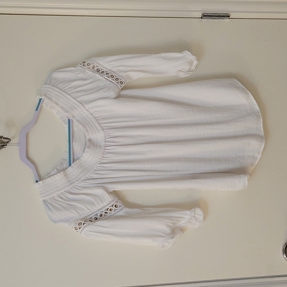 JENNIFER LOPEZ Off Shoulder White Grommet Peasant Festival Blouse - Picture 5 of 9